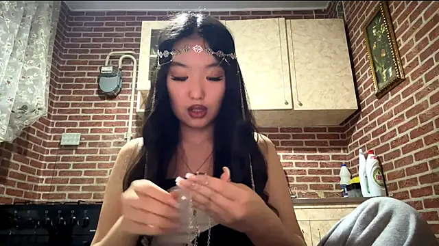 EmmaLeexth online show from 12/21/25, 02:19