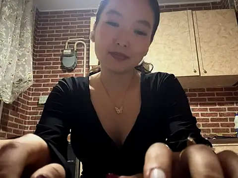 Snapshot of EmmaLeexth chatting on 09/24/25, 06:58 EmmaLeexth online show from 09/24/25, 06:58