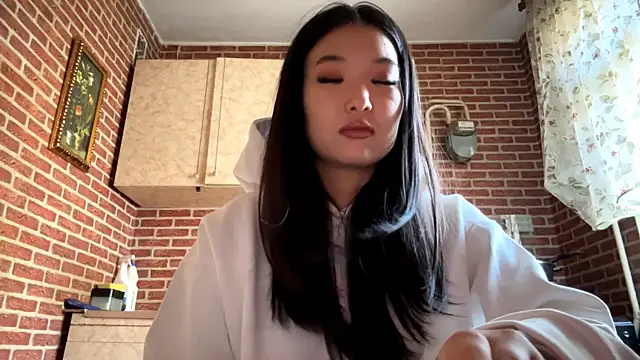 EmmaLeexth online show from 03/26/26, 10:24