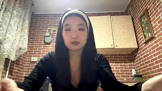 EmmaLeexth online show from 11/11/25, 02:34