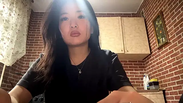 EmmaLeexth online show from 03/10/26, 10:08