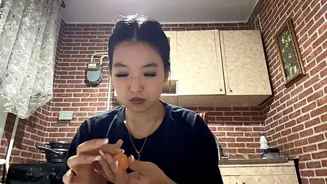 EmmaLeexth online show from 11/04/25, 01:04