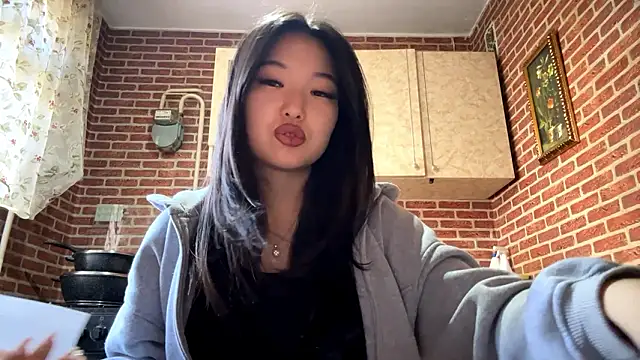 EmmaLeexth online show from 03/25/26, 10:25