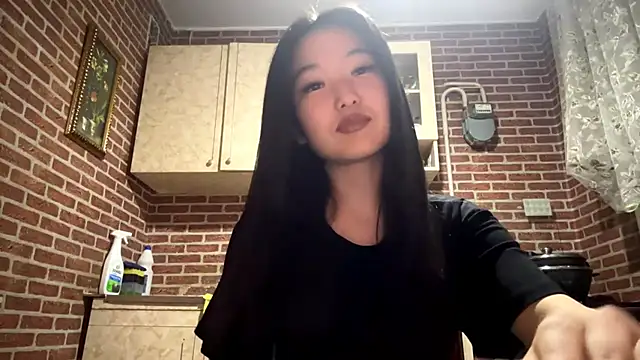 EmmaLeexth online show from 02/10/26, 02:05