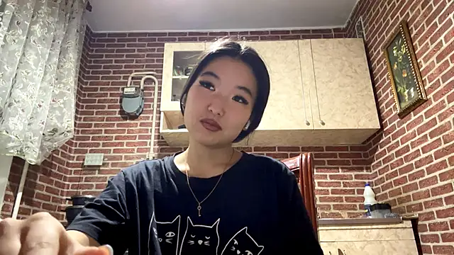 EmmaLeexth online show from 11/08/25, 12:31