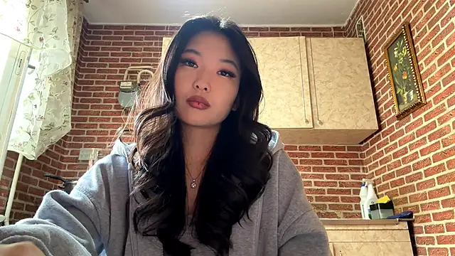 EmmaLeexth online show from 04/03/26, 10:32