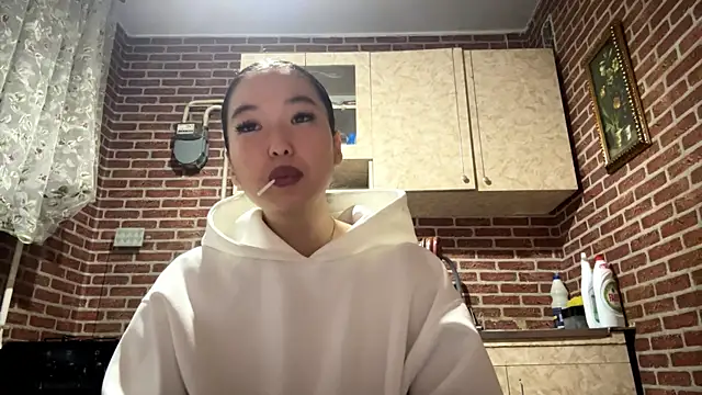 EmmaLeexth online show from 12/20/25, 02:09