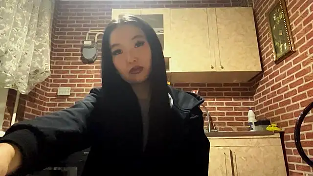 EmmaLeexth online show from 11/16/25, 01:27