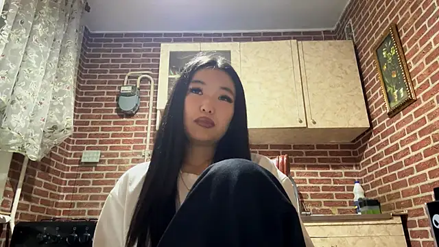 EmmaLeexth online show from 11/14/25, 02:10