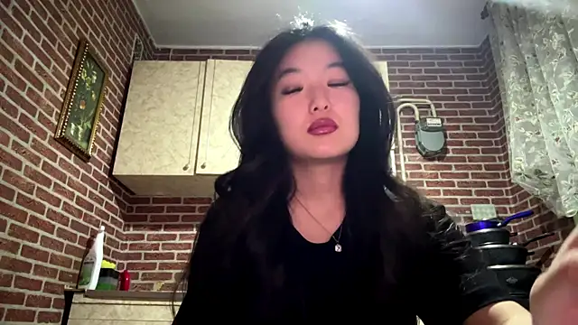 EmmaLeexth online show from 01/11/26, 02:13