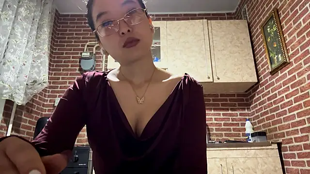 Snapshot of EmmaLeexth chatting on 09/26/25, 01:18 EmmaLeexth online show from 09/26/25, 01:18