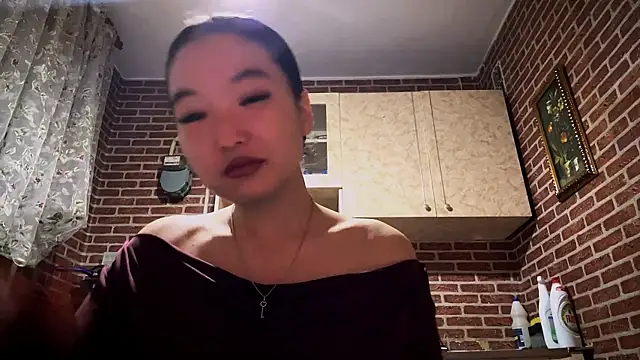 EmmaLeexth online show from 12/15/25, 02:01