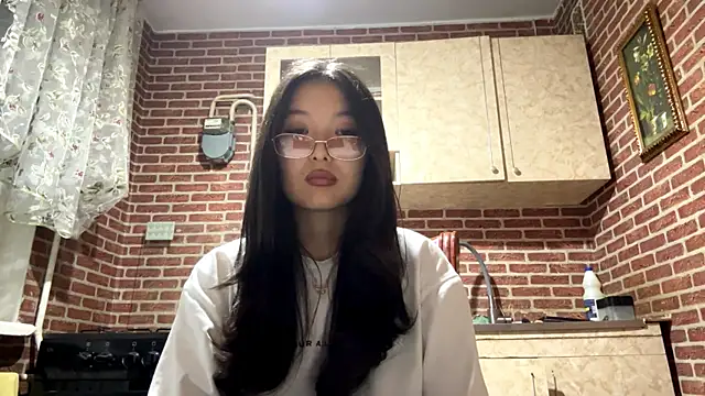 Snapshot of EmmaLeexth chatting on 10/03/25, 01:23 EmmaLeexth online show from 10/03/25, 01:23