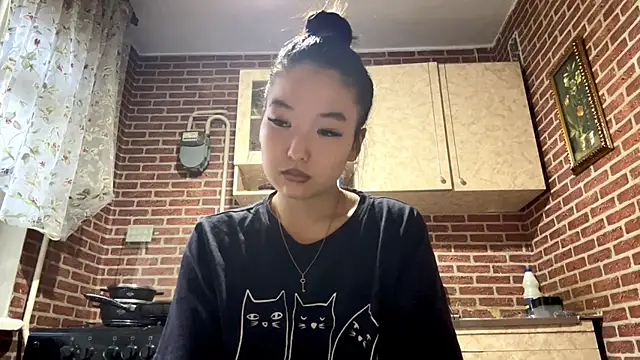 EmmaLeexth online show from 11/07/25, 11:37