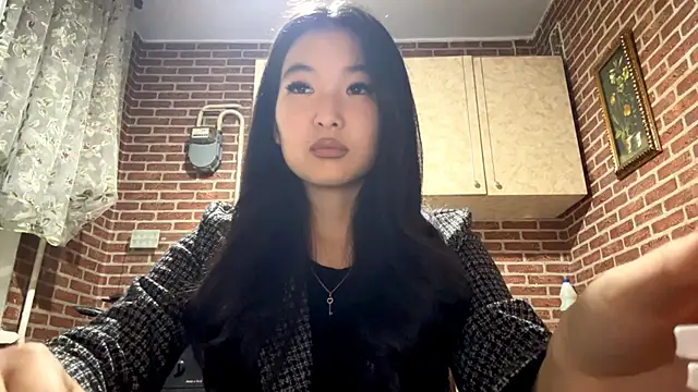 Snapshot of EmmaLeexth chatting on 10/30/25, 12:25 EmmaLeexth online show from 10/30/25, 12:25