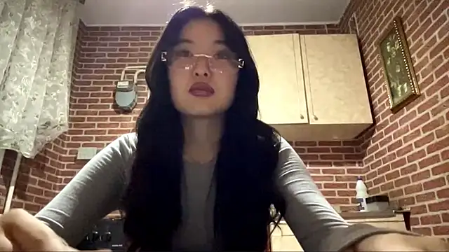 EmmaLeexth online show from 11/23/25, 12:59