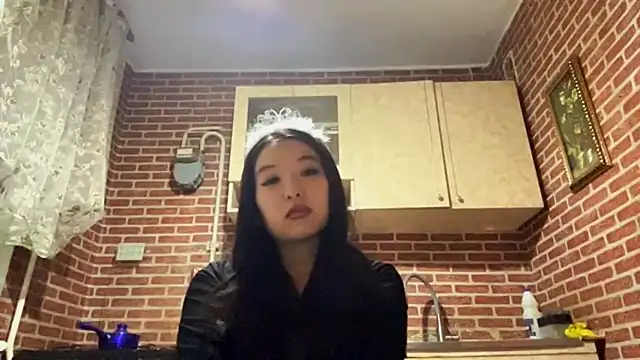 EmmaLeexth online show from 11/18/25, 02:53