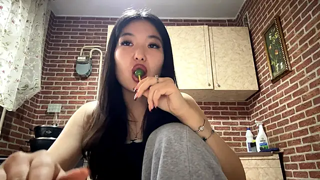 EmmaLeexth online show from 03/06/26, 10:10