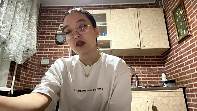 Snapshot of EmmaLeexth chatting on 10/02/25, 02:09 EmmaLeexth online show from 10/02/25, 02:09