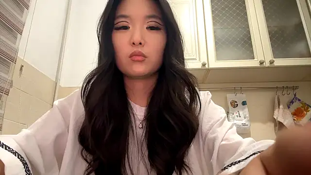 EmmaLeexth online show from 04/27/26, 04:05