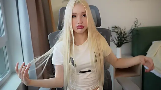 Snapshot of Laura_Obsidian chatting on 11/01/25, 07:13 Laura Obsidian online show from 11/01/25, 07:13