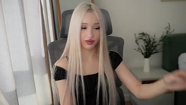 Snapshot of Laura_Obsidian chatting on 11/08/25, 07:56 Laura Obsidian online show from 11/08/25, 07:56