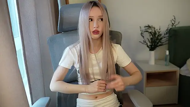 Snapshot of Laura_Obsidian chatting on 10/24/25, 09:19 Laura Obsidian online show from 10/24/25, 09:19