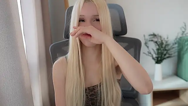 Snapshot of Laura_Obsidian chatting on 11/02/25, 07:46 Laura Obsidian online show from 11/02/25, 07:46