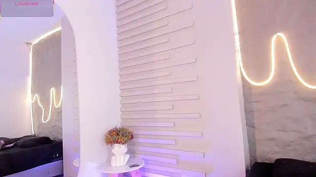 Naomy gyal online show from 11/28/25, 07:25