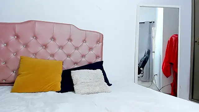 Snapshot of IslaRose7 chatting on 02/13/26, 03:12 IslaRose7 online show from 02/13/26, 03:12