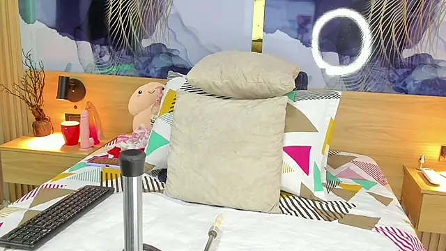 Anabacker01 online show from 10/29/25, 07:24