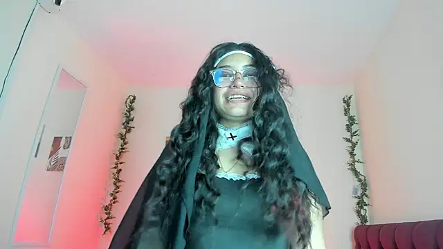 Snapshot of SabrinaV_ chatting on 10/06/25, 11:44 SabrinaV online show from 10/06/25, 11:44