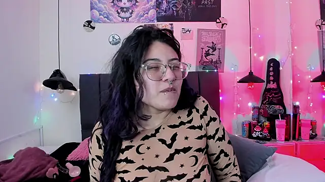 Snapshot of SabrinaV_ chatting on 05/19/26, 11:28 SabrinaV online show from 05/19/26, 11:28
