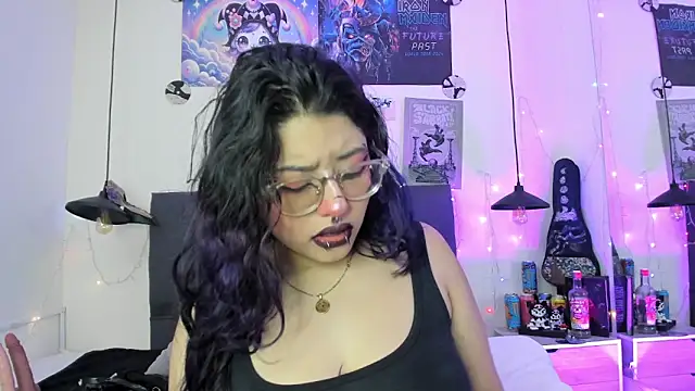 Snapshot of SabrinaV_ chatting on 04/18/26, 11:23 SabrinaV online show from 04/18/26, 11:23