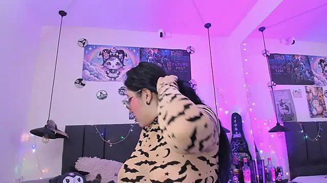 SabrinaV  online show from 04/15/26, 11:27