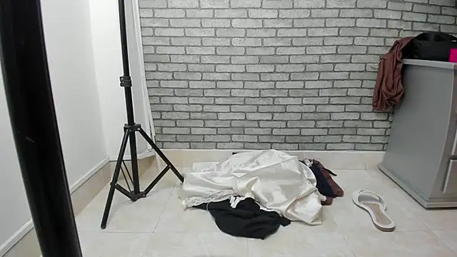 Snapshot of BDSM_MEDUZA chatting on 10/27/25, 12:28 BDSM MEDUZA online show from 10/27/25, 12:28