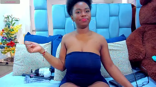 hazellanee online show from 11/25/25, 05:30