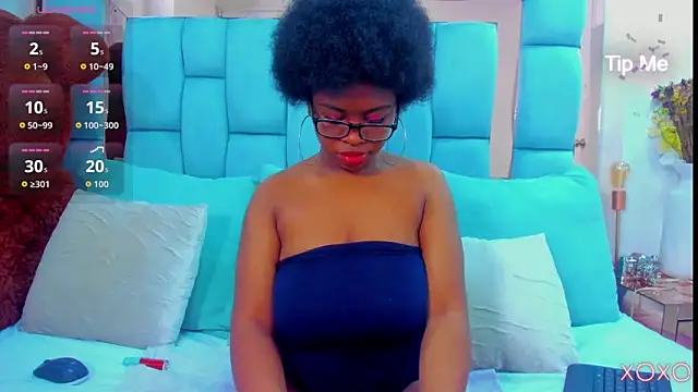 hazellanee online show from 04/05/26, 01:23