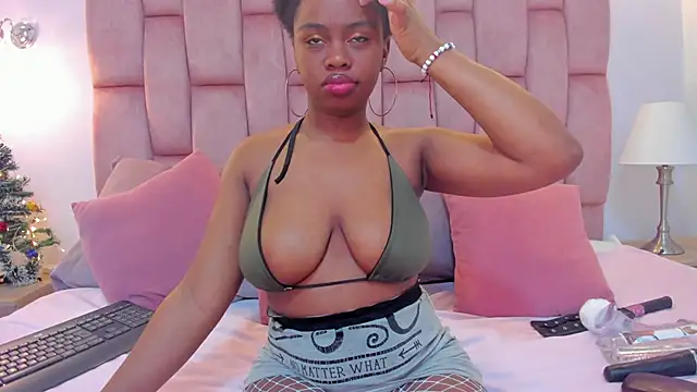 hazellanee online show from 12/01/25, 02:23