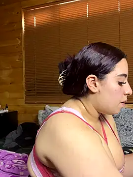 Snapshot of Dani_and_Ander chatting on 10/11/25, 07:04 Dani and Ander online show from 10/11/25, 07:04