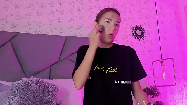 meganandtylerr19 online show from 11/18/25, 11:46