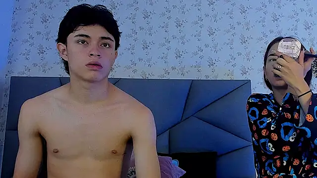 meganandtylerr19 online show from 11/11/25, 12:22