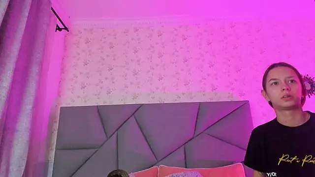 meganandtylerr19 online show from 11/23/25, 01:43