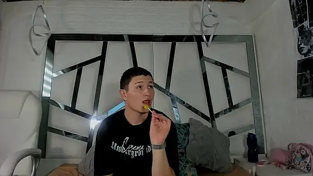 ANLLELOAndANGELA online show from 04/05/26, 09:10