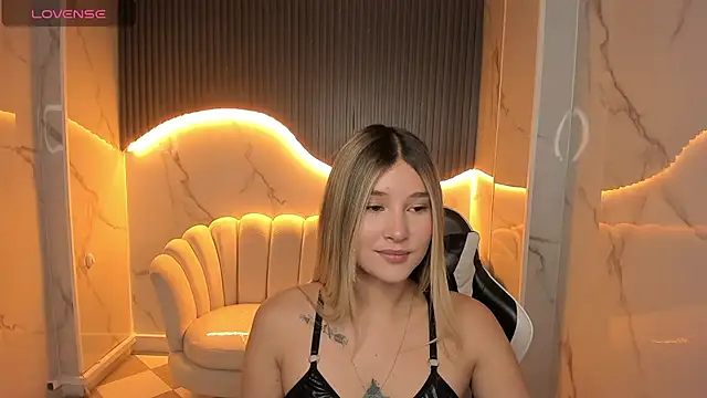 Emma1 b  online show from 10/13/25, 08:21
