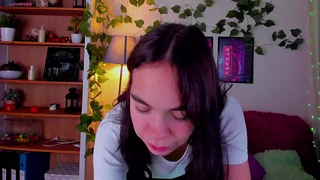 Snapshot of Elise_Noir chatting on 10/21/25, 04:17 Elise Noir online show from 10/21/25, 04:17