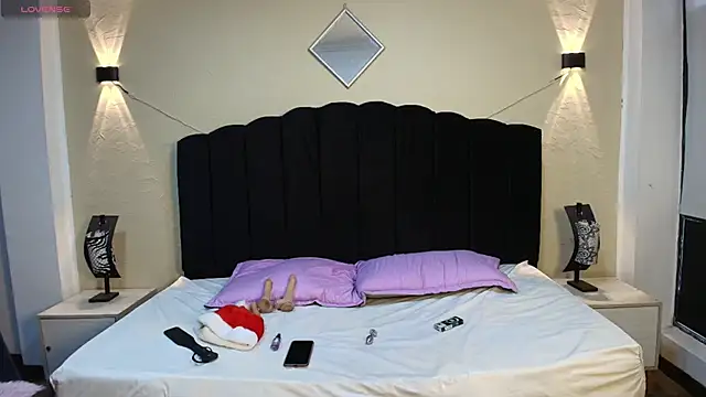 AgataThompson  online show from 12/17/25, 08:47