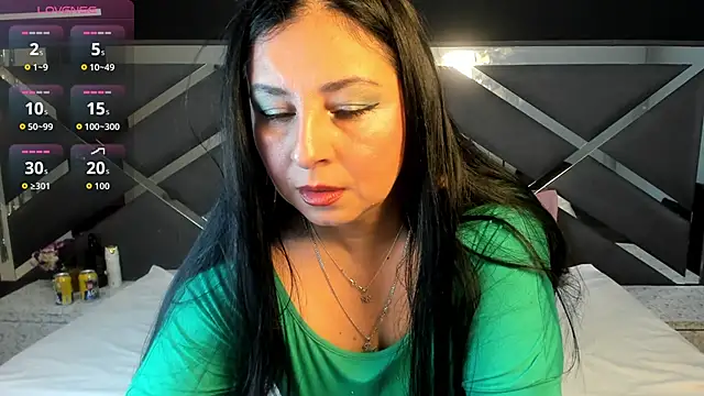 AgataThompson  online show from 12/02/25, 07:15