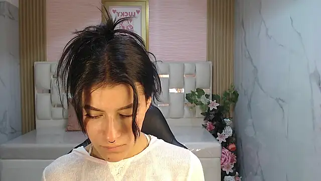 helena1 s online show from 10/15/25, 08:17
