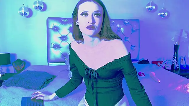 Snapshot of Emily_Swiftt chatting on 10/21/25, 07:24 Emily Swiftt online show from 10/21/25, 07:24